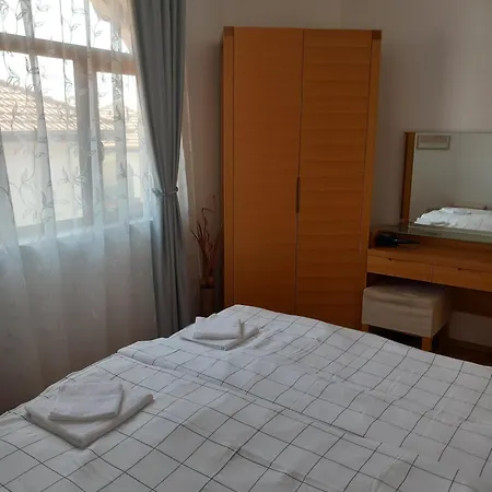 мускат 2 Guest house Aheloy