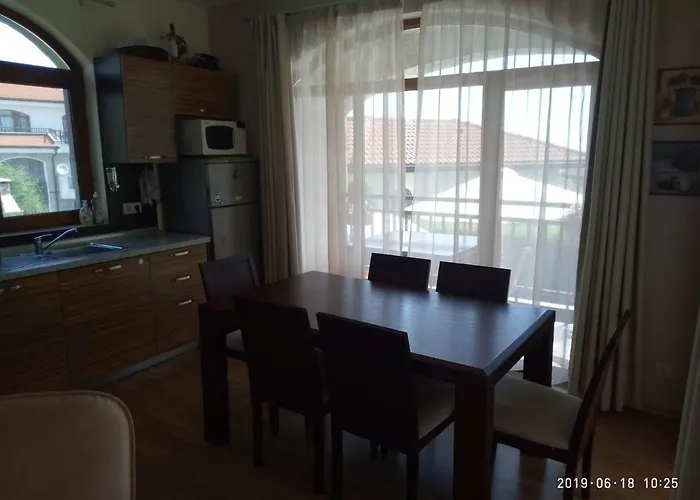 мускат 2 4* Acheloj